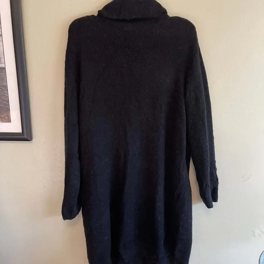 Express boucle turtleneck